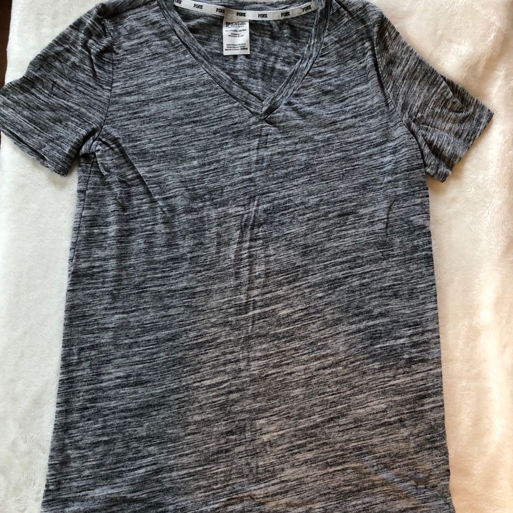 Victoria’s Secret‎ Pink V-neck size XS
